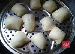 Illustration of how to make white steamed buns 10