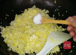 Buttered eggs Illustration of how to make fried rice 6