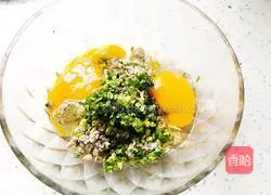 Illustration of how to make river clam egg pancake 4