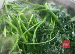 Illustration of how to make celery stuffed dumplings 6