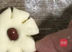 Illustration of how to make fancy steamed buns 15