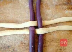 Illustration of how to make two-color hydrangea steamed buns 13