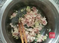 Illustration of how to make pork, cabbage and vermicelli buns 8