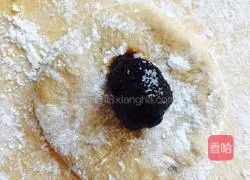 Illustration of how to make brown sugar steamed buns 12