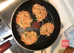 Illustration of how to make spiced potato pancakes 8