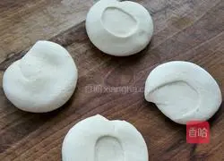 Illustration of how to make green onion pancakes 6