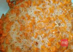 Illustration of how to roll ham sausage with carrot and egg pancake 2