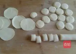 Illustration of how to make yellow radish and pork dumplings 8