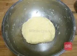 Illustration of making dough golden cake 3