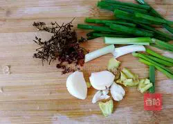 Illustration of how to grill fish in an electric pan 2