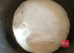 Illustration of how to make rose steamed buns 1
