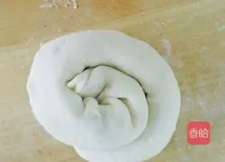 Illustration of how to make scallion pancakes 12