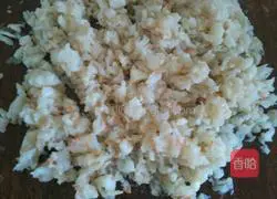 Illustration of how to make winter melon and shrimp dumplings 8