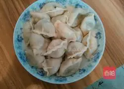 Illustration of how to make three fresh dumplings 8