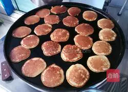 Illustration of how to make raisin muffins 9