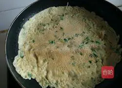 Illustration of how to make chive egg pancake 7