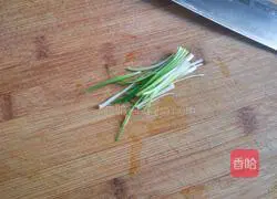 Illustration of how to make scallion noodles 1