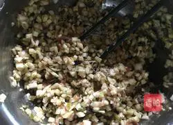 Illustration of how to make pork and eggplant buns 7