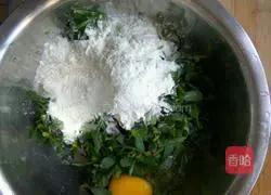 Illustration of how to make purslane and egg pancakes 3