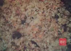 Illustration of how to make cured meat and mixed egg fried rice 22