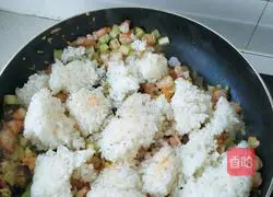 Sea cucumber, shrimp and egg Illustration of how to make fried rice 5