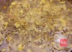 Illustration of how to make spicy and sauerkraut wontons 7