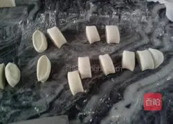 Pork Illustration of how to make steamed buns 11