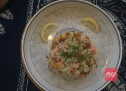 Illustration of how to make salmon and egg fried rice 2