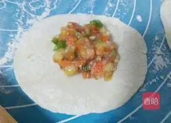 Illustration of how to make pork and corn dumplings 15