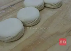 Illustration of how to make chess cakes 6