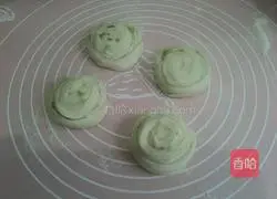 Illustration of how to make flying cake skin 14