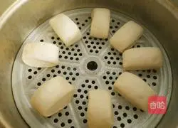 Illustration of how to cut steamed buns with a knife 7