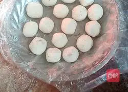 Illustration of how to make glutinous rice balls stuffed with meat filling 5