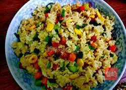 Illustration of how to make colorful golden fried rice 4
