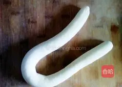 Illustration of how to make pork and green onion dumplings 6