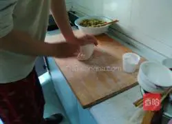  Illustration of how to make pork and cabbage dumplings 8