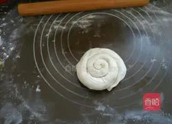 Illustration of how to make scallion pancakes with oil residue 10