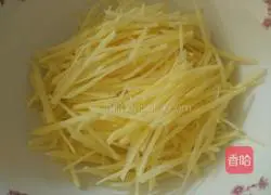 Illustration of how to make potato shredded egg pancake 2