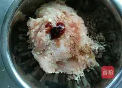 Illustration of how to make mushroom and chicken dumplings 5