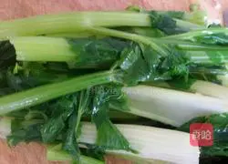 Celery and beef buns.Recipe illustration 1