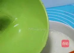 Illustration of how to make shredded potato and egg burritos 2