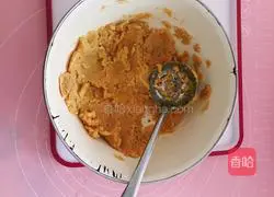 Illustration of how to make sweet potato, red bean and lotus seed pie 4