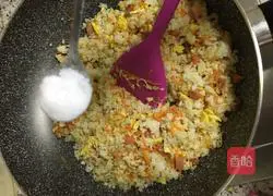 Illustration of how to make mushroom golden egg fried rice 9