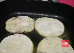 Fresh meat crispy pancakes Illustration of how to do it 13