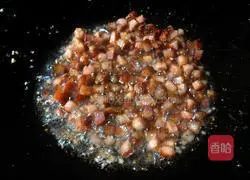 Illustration of how to make barbecued pork, cabbage and fried rice 5