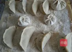 Illustration of making mushroom, potato, eggplant and meat buns 4