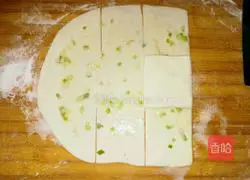 Illustration of how to make scallion pancake 7