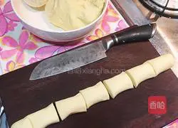 Illustration of how to make sugar-centered sesame cake 3