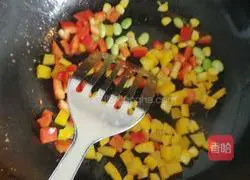 Illustration of how to make shrimp and pepper fried rice 4