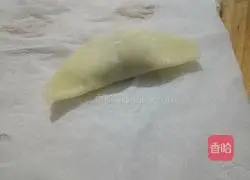 Illustration of how to make delicious triangular dumplings 5